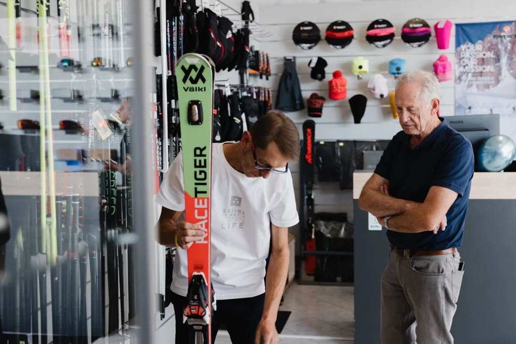 Eksperci z narciarskiexpert.pl pomagają w wymianie sprzętu narciarskiego.