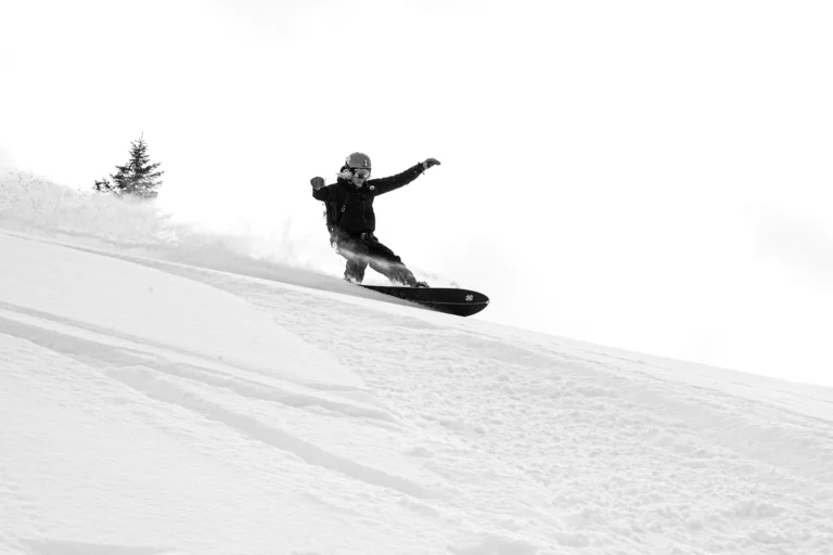 Jak dobrać długość deski snowboardowej? Tabele i poradnik